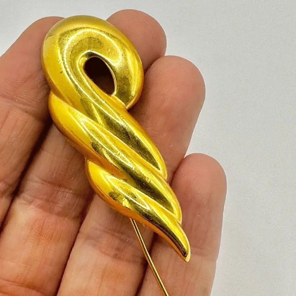 Napier gold tone twisted  swirl vintage stick pin